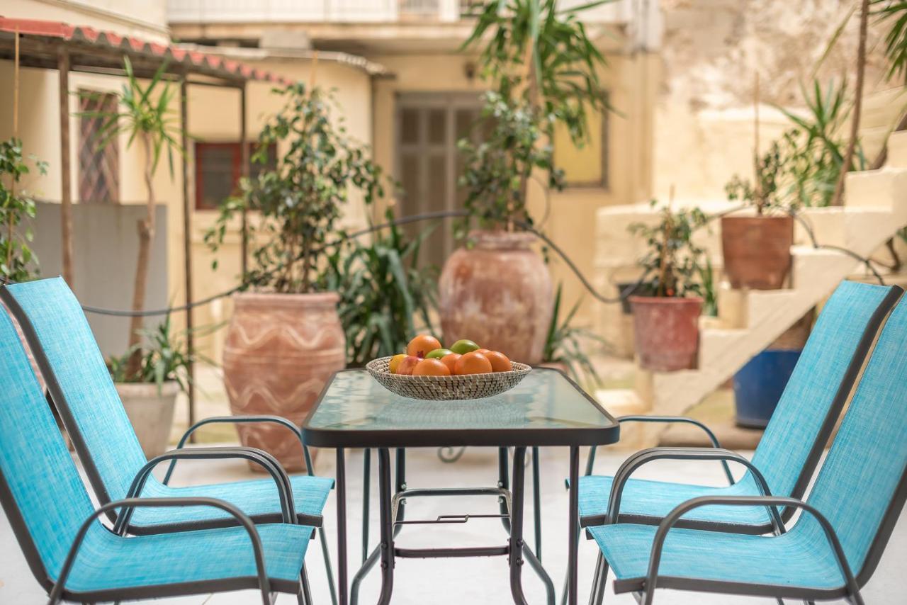 The Courtyard Oasis Apartamento Atenas Exterior foto